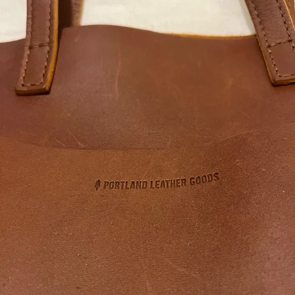 Portland Leather honey crossbody large Leather Tote Bag - Picture 7 of 8